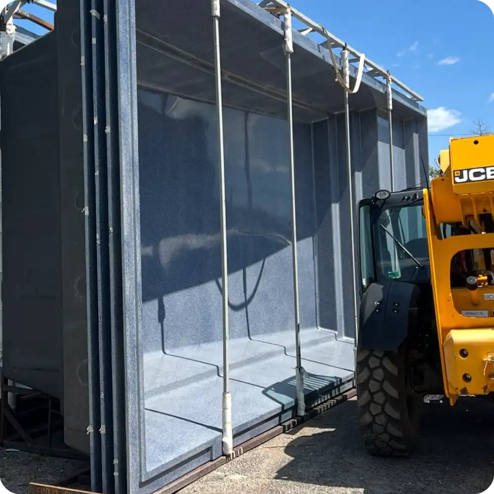 Vertical containerized crate packaging for international fiberglass pool shipping